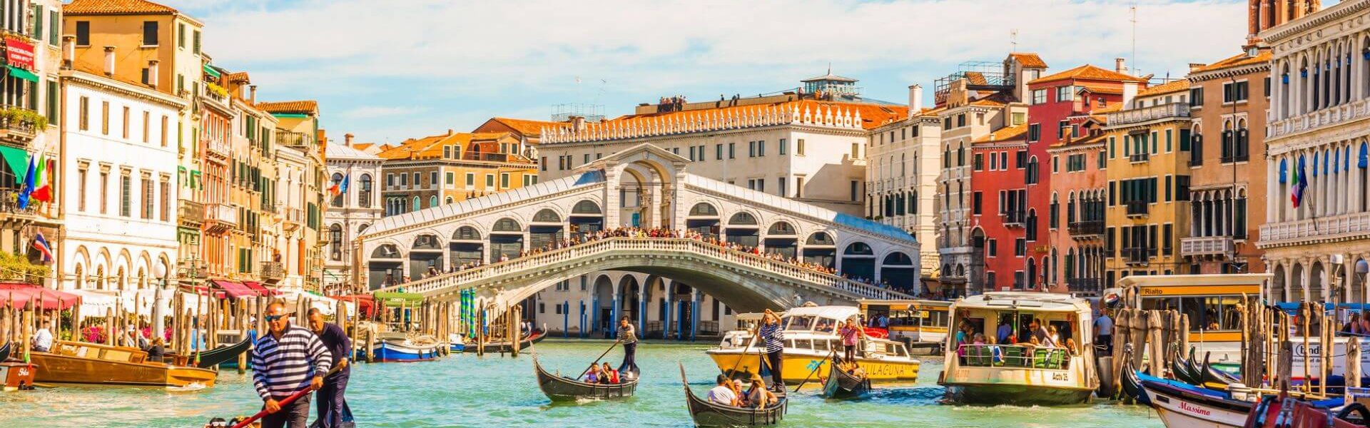 Image de fond qui montre un paysage du pays Italie