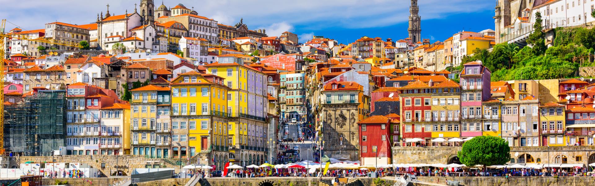 Image de fond qui montre un paysage du pays Portugal