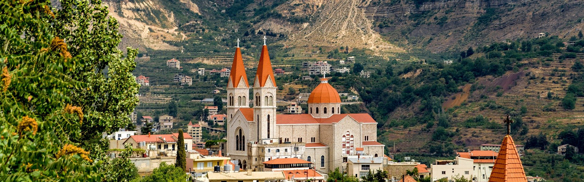 Image de fond qui montre un paysage du pays Liban