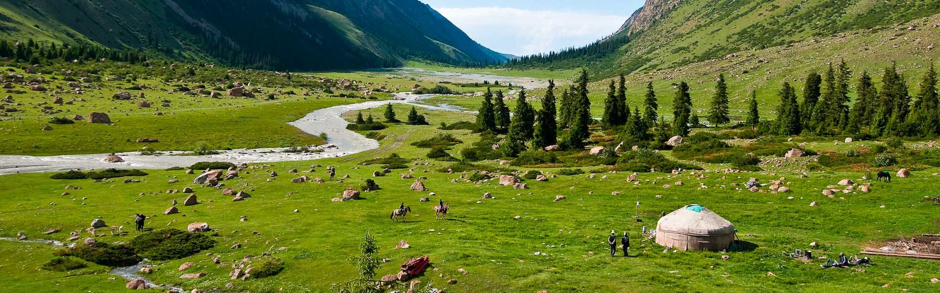 Image de fond qui montre un paysage du pays Kirghizistan