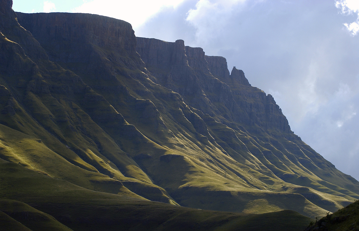 Image de fond qui montre un paysage du pays Lesotho