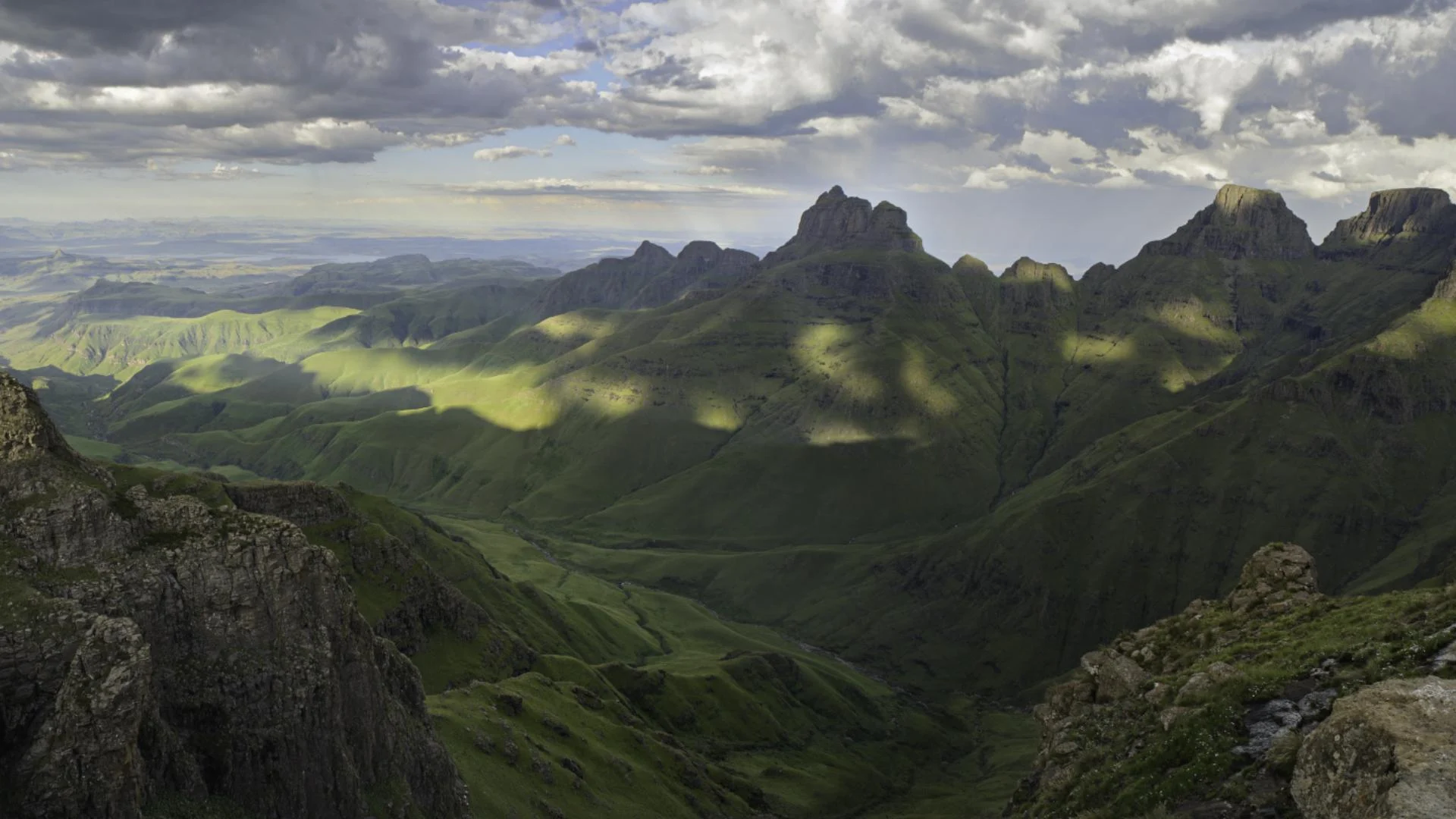 Image de fond qui montre un paysage du pays Eswatini